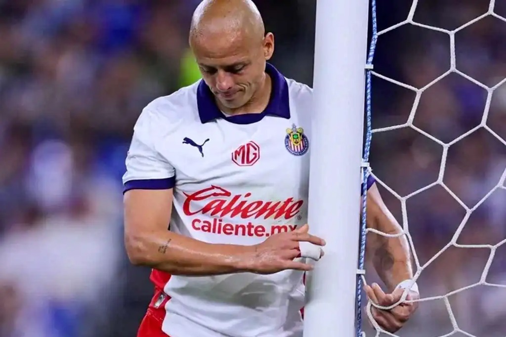 Chicharito celebración Bayer Leverkusen